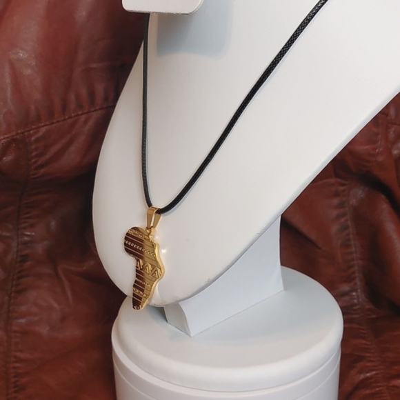 African Pendant: Beautifully etched pattern on stainless-steel, African pendant - Picture 5 of 5